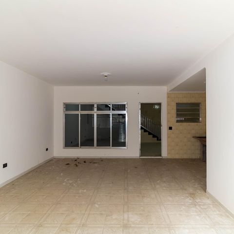 Casa à venda com 334m², 2 quartos e 5 vagas Casa à venda com 334m², 2 quartos e 5 vagasGaragem