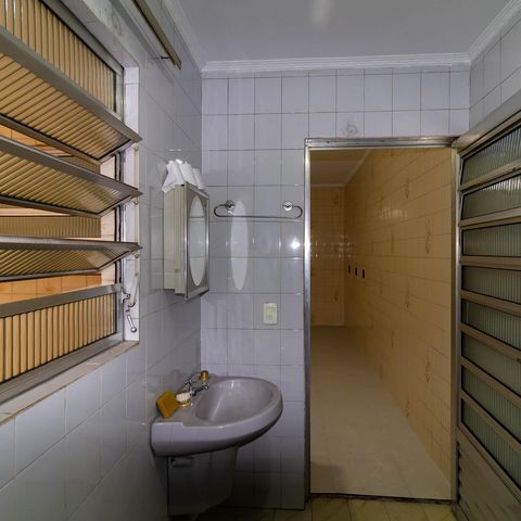 Casa à venda com 334m², 2 quartos e 5 vagas Casa à venda com 334m², 2 quartos e 5 vagasBanheiro 2