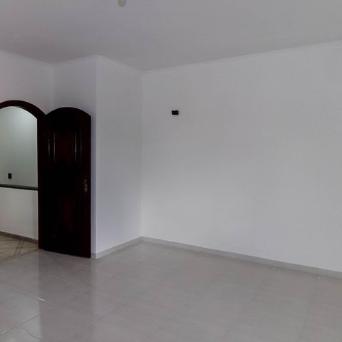 Casa à venda com 334m², 2 quartos e 5 vagas Casa à venda com 334m², 2 quartos e 5 vagasQuarto 2 - Suíte
