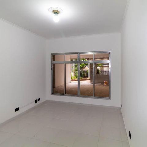 Casa à venda com 334m², 2 quartos e 5 vagas Casa à venda com 334m², 2 quartos e 5 vagasSala