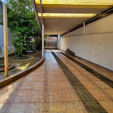 Casa à venda com 334m², 2 quartos e 5 vagas Casa à venda com 334m², 2 quartos e 5 vagasGaragem