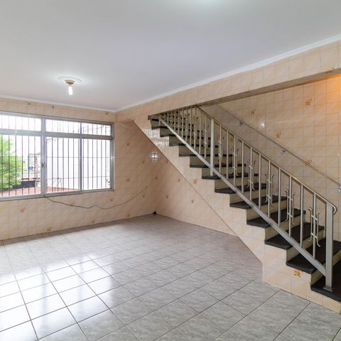 Casa à venda com 334m², 2 quartos e 5 vagas Casa à venda com 334m², 2 quartos e 5 vagasSala