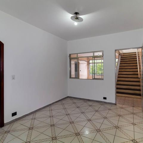 Casa à venda com 334m², 2 quartos e 5 vagas Casa à venda com 334m², 2 quartos e 5 vagasHall dos Quartos