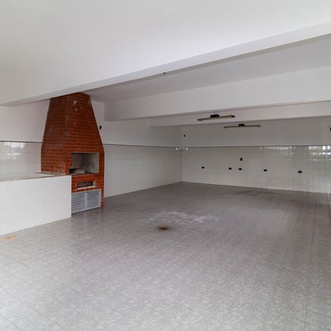 Casa à venda com 334m², 2 quartos e 5 vagas Casa à venda com 334m², 2 quartos e 5 vagasSalão de Festas