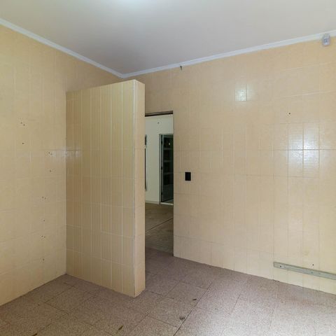 Casa à venda com 334m², 2 quartos e 5 vagas Casa à venda com 334m², 2 quartos e 5 vagasQuarto de Serviço