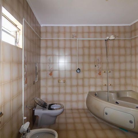 Casa à venda com 334m², 2 quartos e 5 vagas Casa à venda com 334m², 2 quartos e 5 vagasBanheiro da Suíte
