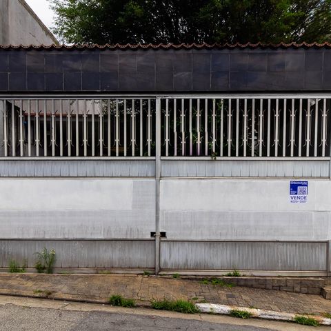 Casa à venda com 334m², 2 quartos e 5 vagas Casa à venda com 334m², 2 quartos e 5 vagasFachada