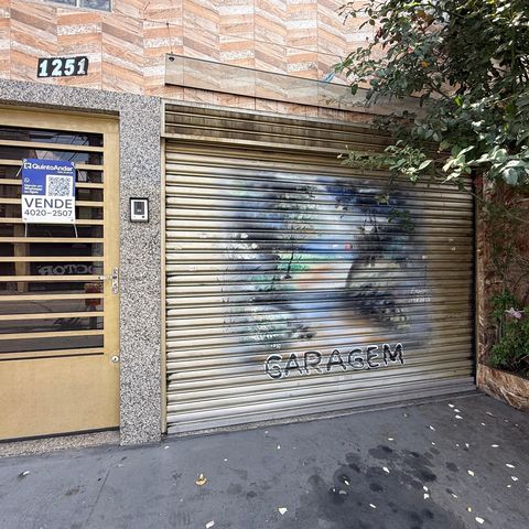 Casa à venda com 220m², 2 quartos e 4 vagasPlaca