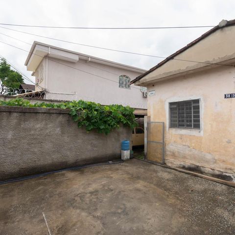Casa à venda com 360m², 3 quartos e 2 vagasQuintal e Fachada Interna