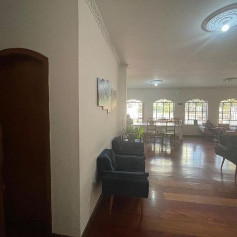 Casa à venda com 385m², 10 quartos e 6 vagas