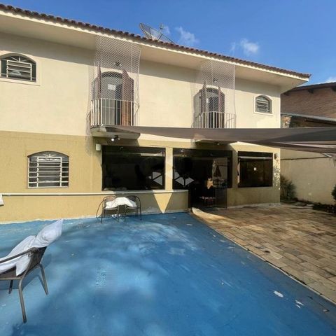 Casa à venda com 385m², 10 quartos e 6 vagas