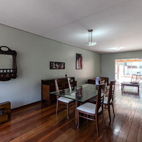 Casa de condomínio à venda com 300m², 3 quartos e 2 vagas Casa de condomínio à venda com 300m², 3 quartos e 2 vagasSala