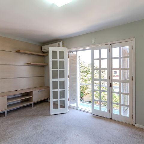 Casa de condomínio à venda com 300m², 3 quartos e 2 vagas Casa de condomínio à venda com 300m², 3 quartos e 2 vagasSuíte