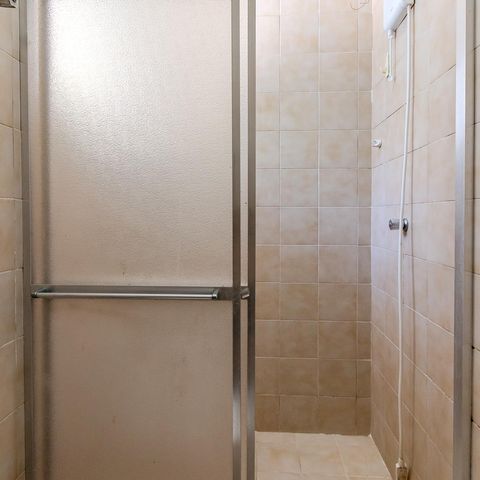 Casa de condomínio à venda com 300m², 3 quartos e 2 vagas Casa de condomínio à venda com 300m², 3 quartos e 2 vagasBanheiro de serviço