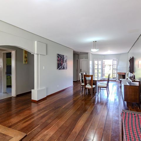 Casa de condomínio à venda com 300m², 3 quartos e 2 vagas Casa de condomínio à venda com 300m², 3 quartos e 2 vagasSala