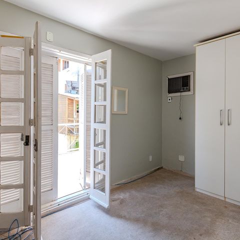 Casa de condomínio à venda com 300m², 3 quartos e 2 vagas Casa de condomínio à venda com 300m², 3 quartos e 2 vagasQuarto 2