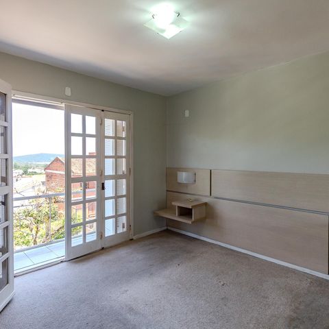 Casa de condomínio à venda com 300m², 3 quartos e 2 vagas Casa de condomínio à venda com 300m², 3 quartos e 2 vagasSuíte
