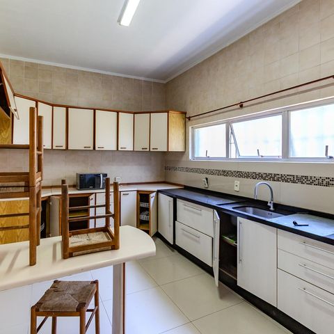 Casa de condomínio à venda com 300m², 3 quartos e 2 vagas Casa de condomínio à venda com 300m², 3 quartos e 2 vagasCozinha