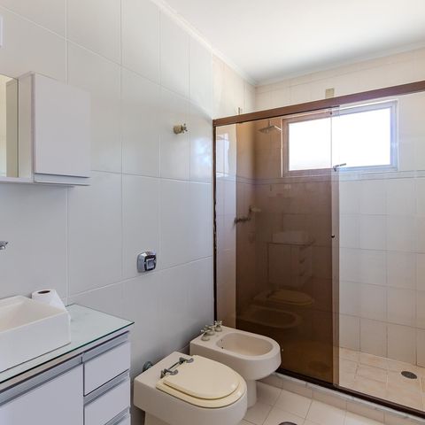 Casa de condomínio à venda com 300m², 3 quartos e 2 vagas Casa de condomínio à venda com 300m², 3 quartos e 2 vagasBanheiro Social