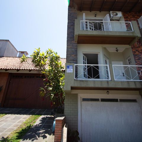 Casa de condomínio à venda com 300m², 3 quartos e 2 vagas Casa de condomínio à venda com 300m², 3 quartos e 2 vagasplaquinha