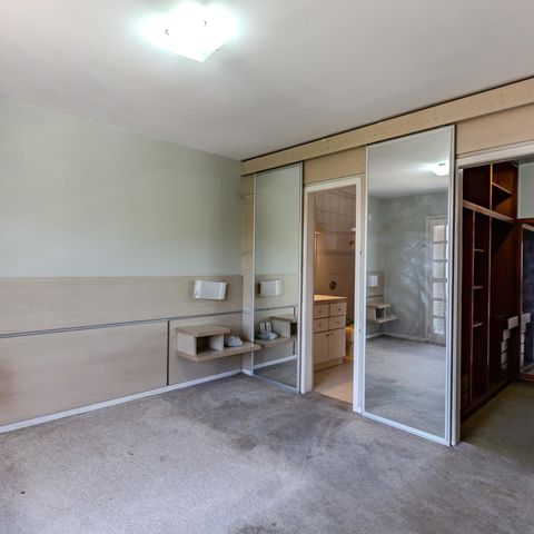 Casa de condomínio à venda com 300m², 3 quartos e 2 vagas Casa de condomínio à venda com 300m², 3 quartos e 2 vagasSuíte