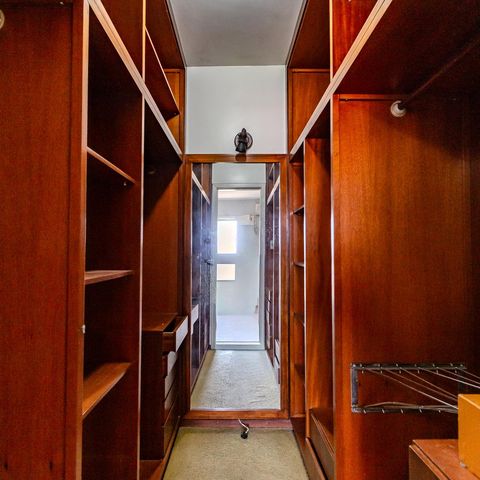 Casa de condomínio à venda com 300m², 3 quartos e 2 vagas Casa de condomínio à venda com 300m², 3 quartos e 2 vagasCloset da suíte