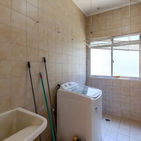Casa de condomínio à venda com 300m², 3 quartos e 2 vagas Casa de condomínio à venda com 300m², 3 quartos e 2 vagasÁrea de Serviço