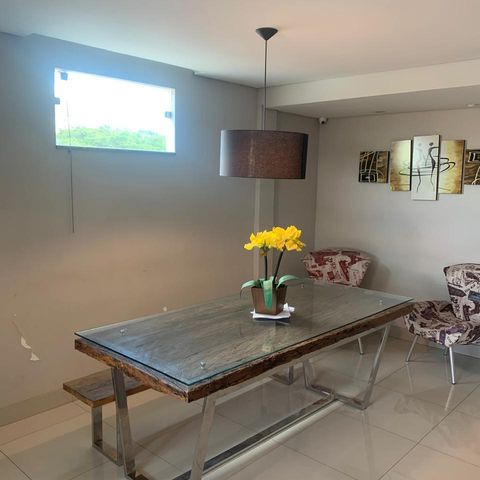 Casa à venda com 160m², 2 quartos e 1 vaga Casa à venda com 160m², 2 quartos e 1 vagaSala