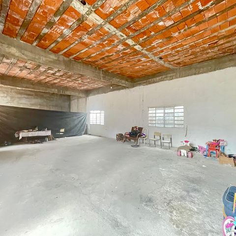 Casa à venda com 200m², 5 quartos e 2 vagas Casa à venda com 200m², 5 quartos e 2 vagasSalão