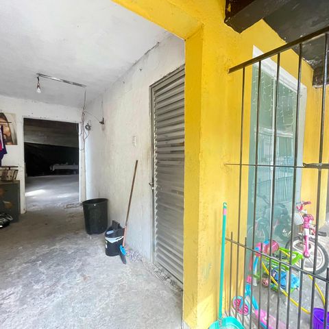 Casa à venda com 200m², 5 quartos e 2 vagas Casa à venda com 200m², 5 quartos e 2 vagasHall