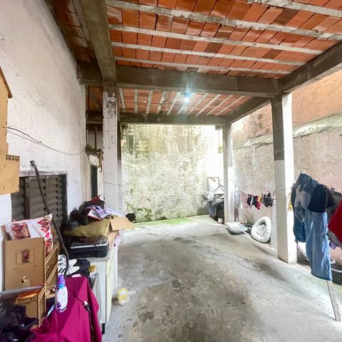 Casa à venda com 200m², 5 quartos e 2 vagas Casa à venda com 200m², 5 quartos e 2 vagasQuintal