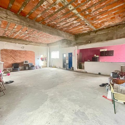 Casa à venda com 200m², 5 quartos e 2 vagas Casa à venda com 200m², 5 quartos e 2 vagasSalão