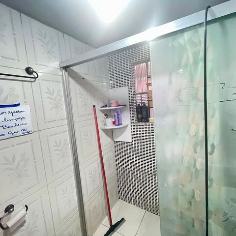 Casa à venda com 200m², 5 quartos e 2 vagas Casa à venda com 200m², 5 quartos e 2 vagasBanheiro 1