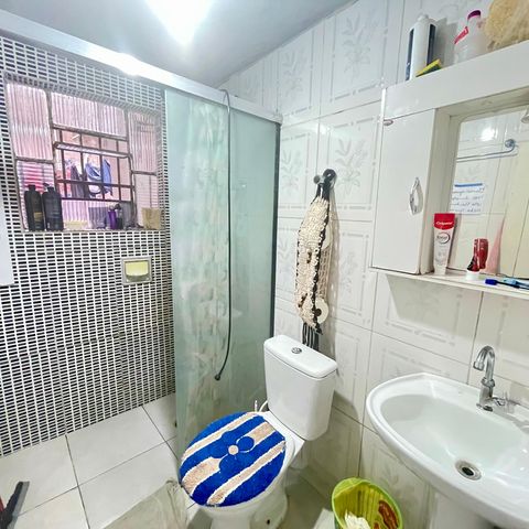 Casa à venda com 200m², 5 quartos e 2 vagas Casa à venda com 200m², 5 quartos e 2 vagasBanheiro 1