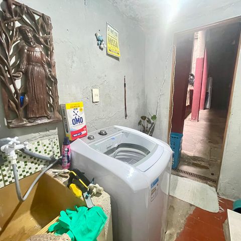 Casa à venda com 200m², 5 quartos e 2 vagas Casa à venda com 200m², 5 quartos e 2 vagasÁrea de Serviço
