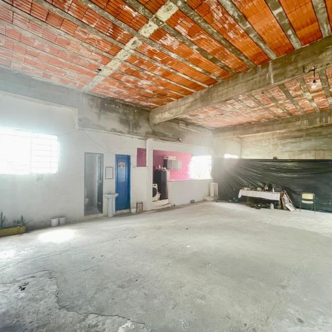 Casa à venda com 200m², 5 quartos e 2 vagas Casa à venda com 200m², 5 quartos e 2 vagasSalao