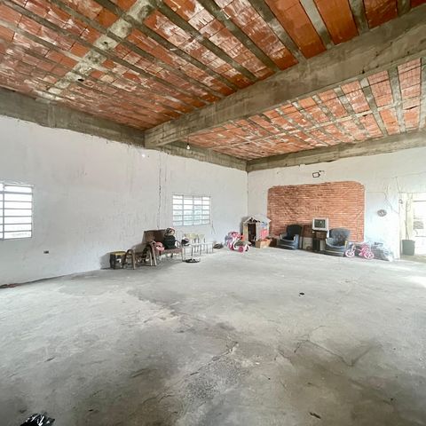 Casa à venda com 200m², 5 quartos e 2 vagas Casa à venda com 200m², 5 quartos e 2 vagasSalão