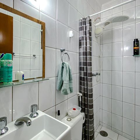Casa à venda com 148m², 3 quartos e 2 vagas Casa à venda com 148m², 3 quartos e 2 vagasBanheiro de serviço