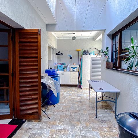 Casa à venda com 148m², 3 quartos e 2 vagas Casa à venda com 148m², 3 quartos e 2 vagasÁrea externa