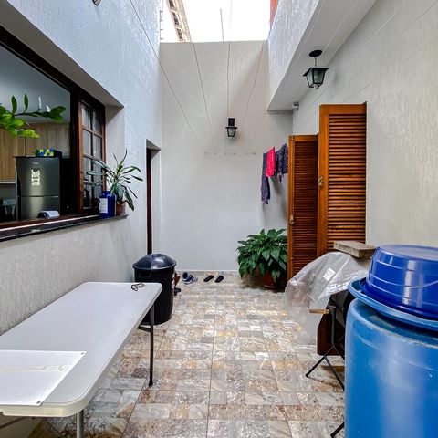 Casa à venda com 148m², 3 quartos e 2 vagas Casa à venda com 148m², 3 quartos e 2 vagasÁrea externa