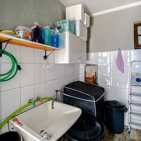 Casa à venda com 148m², 3 quartos e 2 vagas Casa à venda com 148m², 3 quartos e 2 vagasÁrea de Serviço