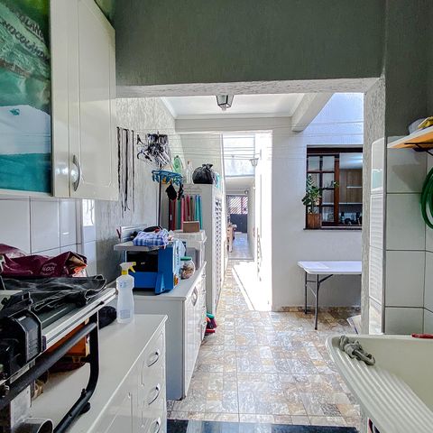 Casa à venda com 148m², 3 quartos e 2 vagas Casa à venda com 148m², 3 quartos e 2 vagasÁrea de Serviço