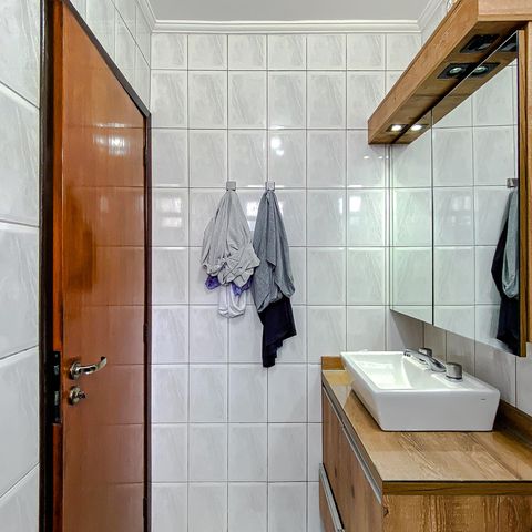 Casa à venda com 148m², 3 quartos e 2 vagas Casa à venda com 148m², 3 quartos e 2 vagasBanheiro da Suíte
