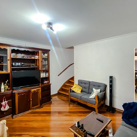 Casa à venda com 148m², 3 quartos e 2 vagas Casa à venda com 148m², 3 quartos e 2 vagasSala