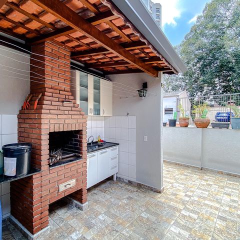 Casa à venda com 148m², 3 quartos e 2 vagas Casa à venda com 148m², 3 quartos e 2 vagasÁrea externa