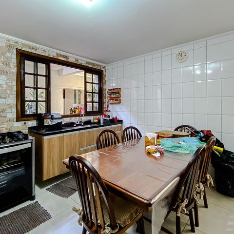 Casa à venda com 148m², 3 quartos e 2 vagas Casa à venda com 148m², 3 quartos e 2 vagasCozinha