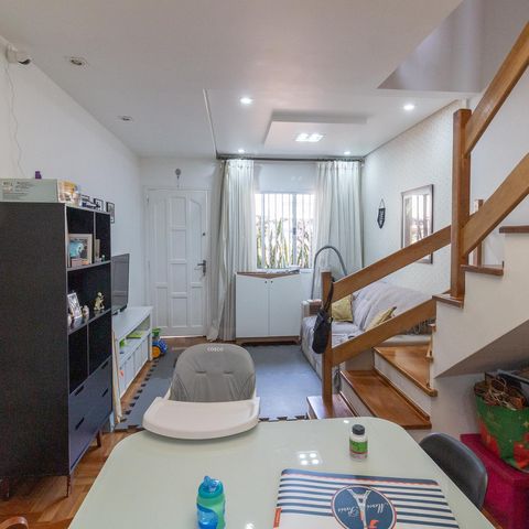 Casa de condomínio à venda com 90m², 2 quartos e 2 vagas Casa de condomínio à venda com 90m², 2 quartos e 2 vagasSala