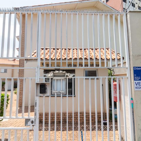 Casa de condomínio à venda com 90m², 2 quartos e 2 vagas Casa de condomínio à venda com 90m², 2 quartos e 2 vagasFachada