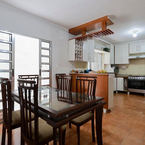 Casa à venda com 125m², 3 quartos e 2 vagas Casa à venda com 125m², 3 quartos e 2 vagasCopa e cozinha