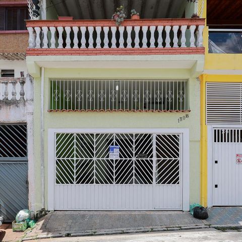Casa à venda com 125m², 3 quartos e 2 vagas Casa à venda com 125m², 3 quartos e 2 vagasFachada + plaquinha